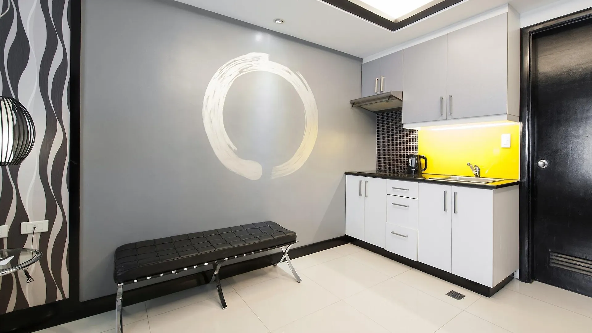 Y2 Residence Hotel Managed By Hii Makati City 3*,