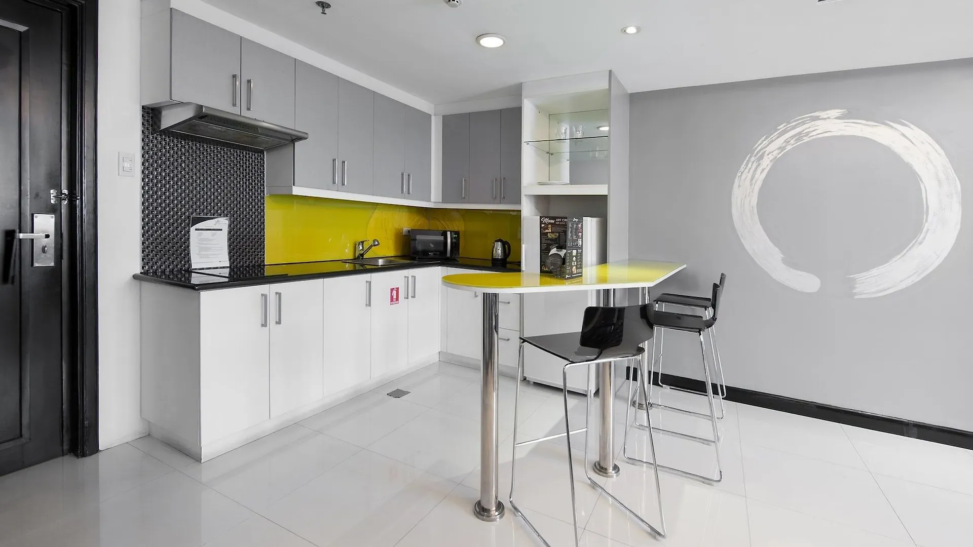 Y2 Residence Hotel Managed By Hii Makati City 3*,