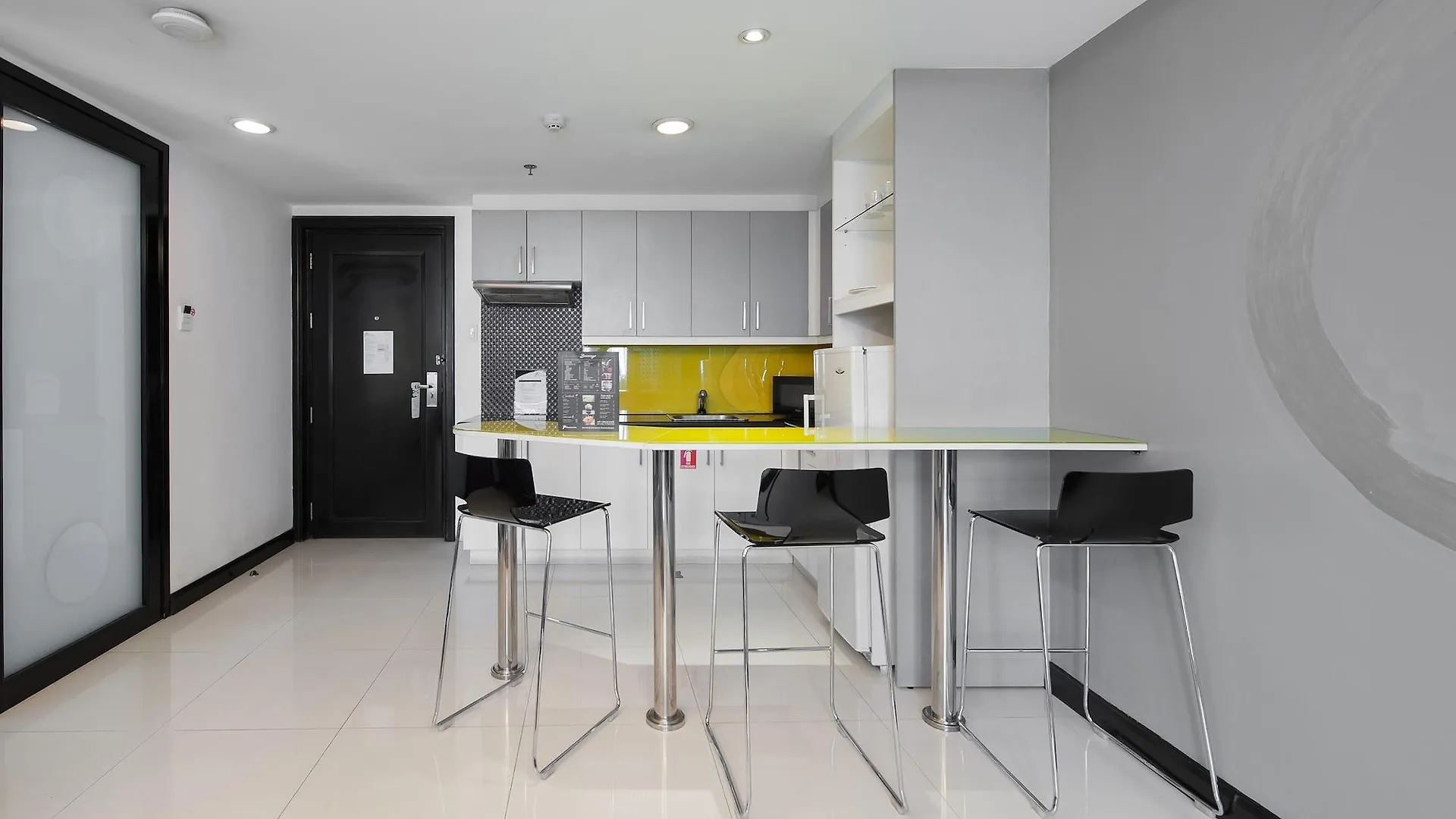 Y2 Residence Hotel Managed By Hii Makati City