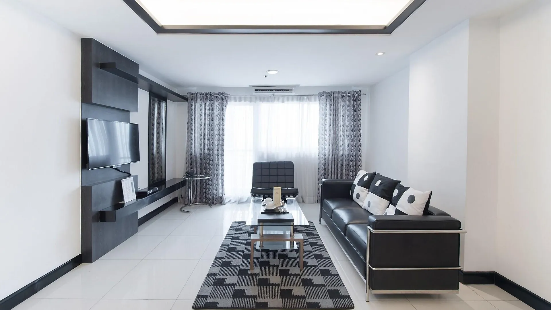 Y2 Residence Hotel Managed By Hii Makati City